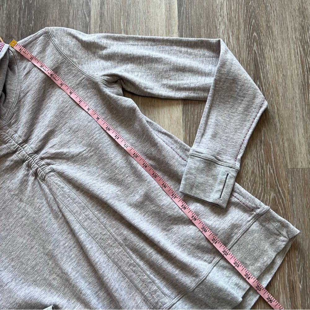 Lululemon in a cinch pullover - Picture 3 of 6
